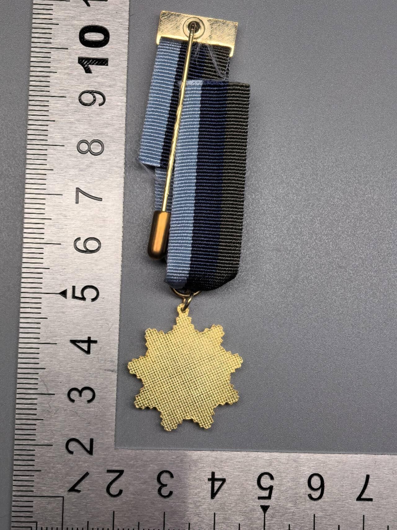 小驴勋章奖章收藏7月5日星期六晚18点拍卖（有偿代拍送拍规则在简介最后，参拍须阅读规则后再参拍，关系到运费包装发货时效真假辨别等关键信息，个人微信码在最后一个拍品） 台湾省联勤荣誉纪念章迷你章