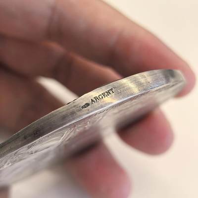 博洋堂世界钱币拍卖第129期（全场包邮） 1901年法国银行百年纪念银章｜Louis-Oscar Roty设计｜68mm 重132g｜限量3400枚。旨在纪念法国银行创立百年（1800–1900）法国雕刻名家Roty（“撒播者”图案作者）晚期代表作之一。本品保存状态优良（AU），包浆自然，细节清晰，品相出众。