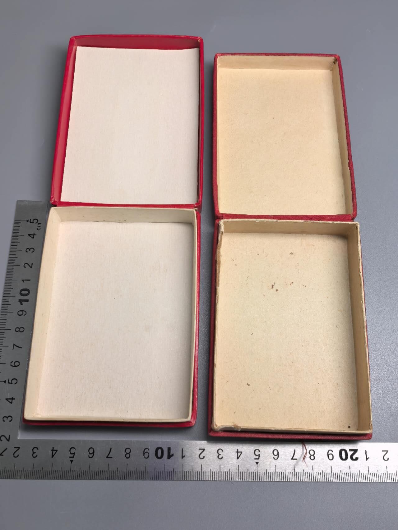 小驴勋章奖章收藏7月5日星期六晚18点拍卖（有偿代拍送拍规则在简介最后，参拍须阅读规则后再参拍，关系到运费包装发货时效真假辨别等关键信息，个人微信码在最后一个拍品） 苏联勋奖章红色纸盒一对