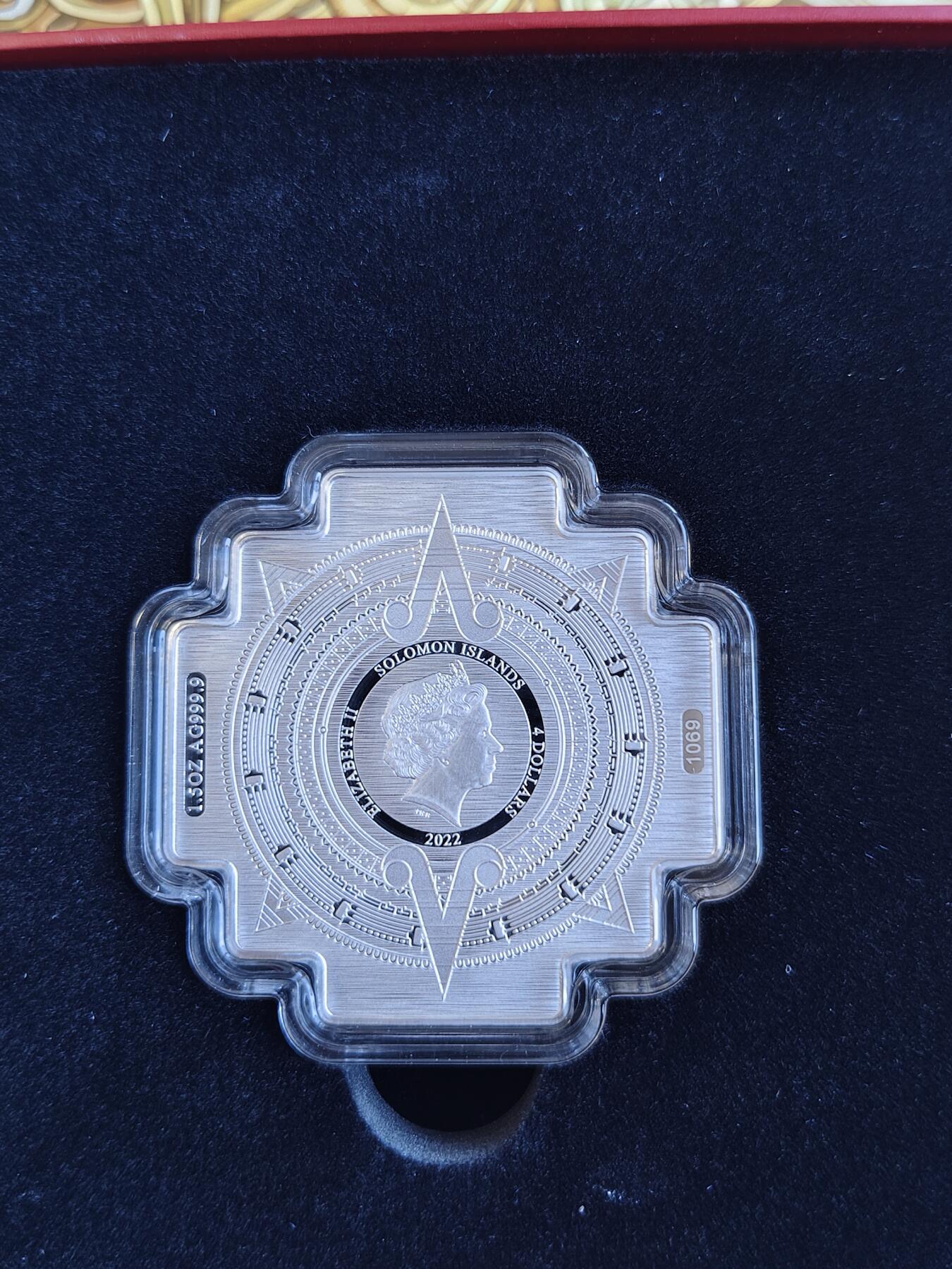 第165期拍卖【长期征集拍品】 所罗门2022年印加太阳屋迷宫异形纪念银币，999银，46.65克，发行3000枚，原价1350