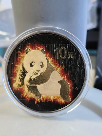 第165期拍卖【长期征集拍品】 - 中国2015年熊猫钌化镀金1盎司纪念银币，999银，发行5000枚，包装盒有脱皮