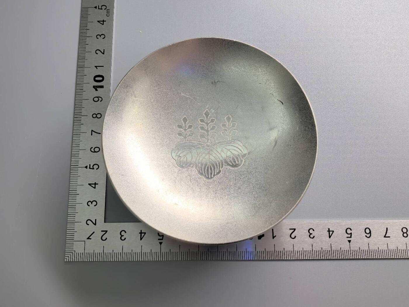 小驴勋章奖章收藏7月5日星期六晚18点拍卖（有偿代拍送拍规则在简介最后，参拍须阅读规则后再参拍，关系到运费包装发货时效真假辨别等关键信息，个人微信码在最后一个拍品） 桐叶图案锡酒杯