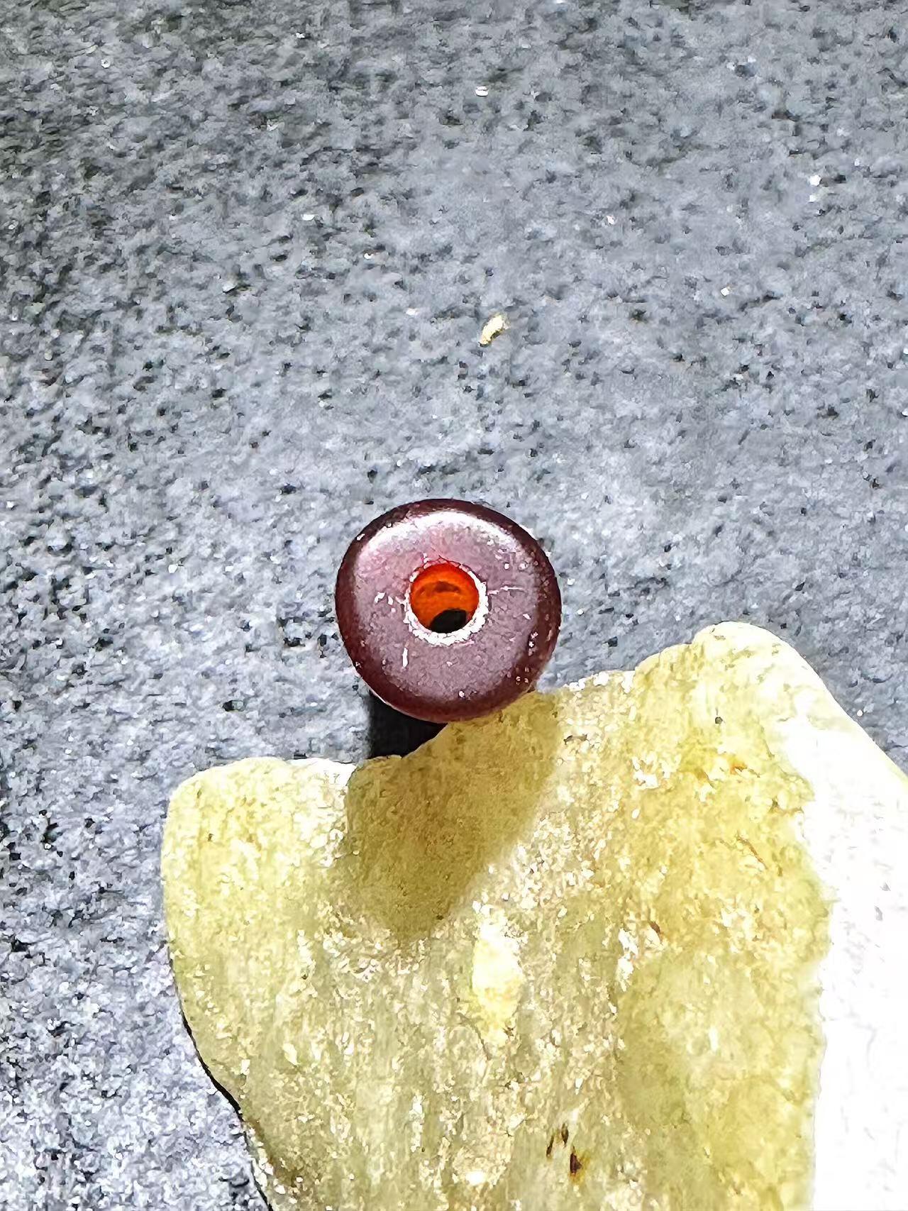 高玉化酒红色缠丝玛瑙通货直桶，桶珠一颗，