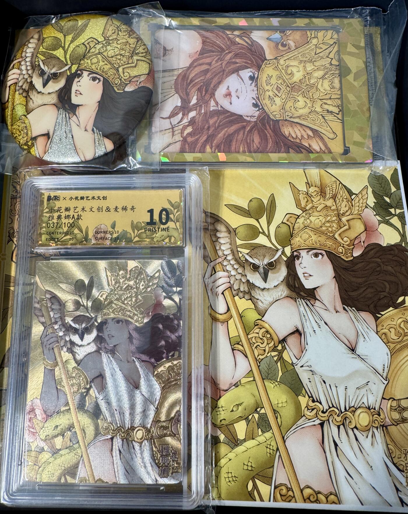 白泽拍卖卡牌手绘专场第20期（夕阳已下月初生，小暑才交雨渐晴） 2025 小花瓣 雅典娜色纸礼盒 包含 雅典娜 037/100 粗闪 保粹评级 爆金10分 特标一张 和吧唧藏书票，工艺色纸若干如图