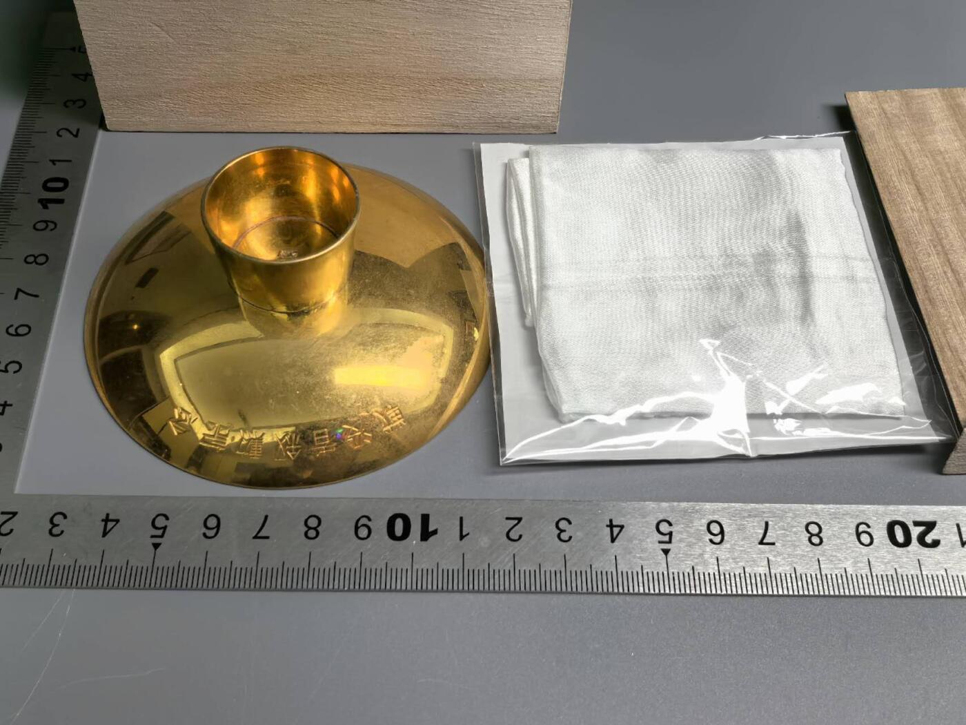 小驴勋章奖章收藏7月5日星期六晚18点拍卖（有偿代拍送拍规则在简介最后，参拍须阅读规则后再参拍，关系到运费包装发货时效真假辨别等关键信息，个人微信码在最后一个拍品） 镀金纪念酒杯带原盒