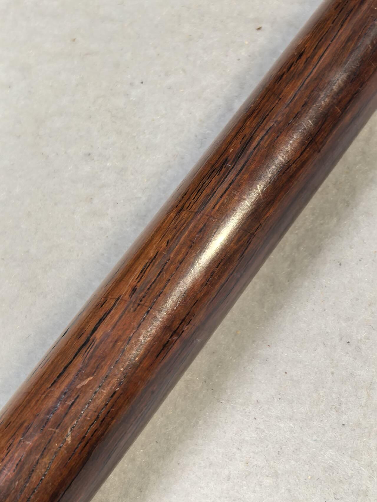 小驴勋章奖章收藏7月5日星期六晚18点拍卖（有偿代拍送拍规则在简介最后，参拍须阅读规则后再参拍，关系到运费包装发货时效真假辨别等关键信息，个人微信码在最后一个拍品） 美国海军陆战队劳伦斯·布拉德利上校的带部队番号徽章的手杖