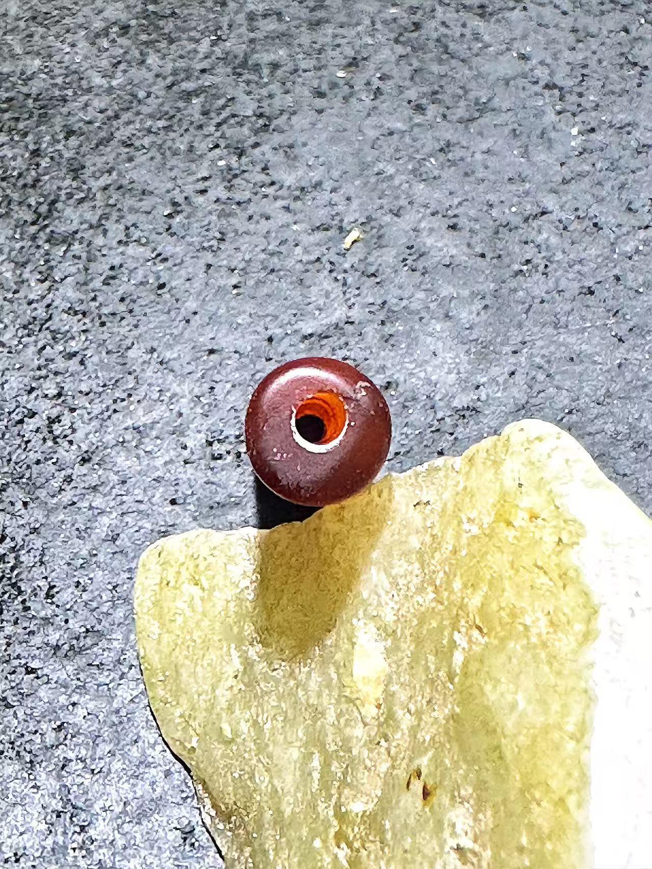高玉化酒红色缠丝玛瑙通货直桶，桶珠一颗，