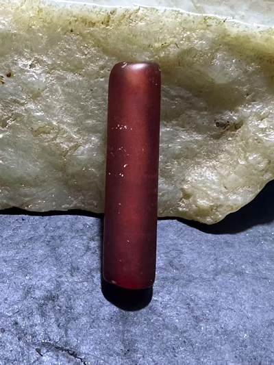 高玉化酒红色缠丝玛瑙通货直桶，桶珠一颗， - 高玉化酒红色缠丝玛瑙通货直桶，桶珠一颗，