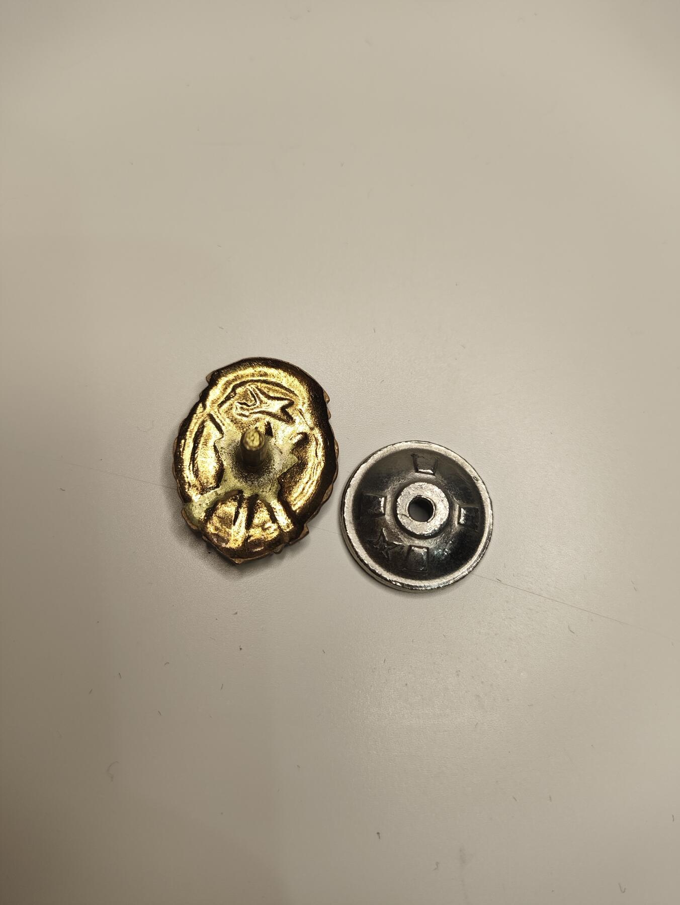 新时代收藏徽章红藏拍卖(第二十二场)   苏联陆海空军支援协会证章 铜制珐琅 造币厂制作 带厂标