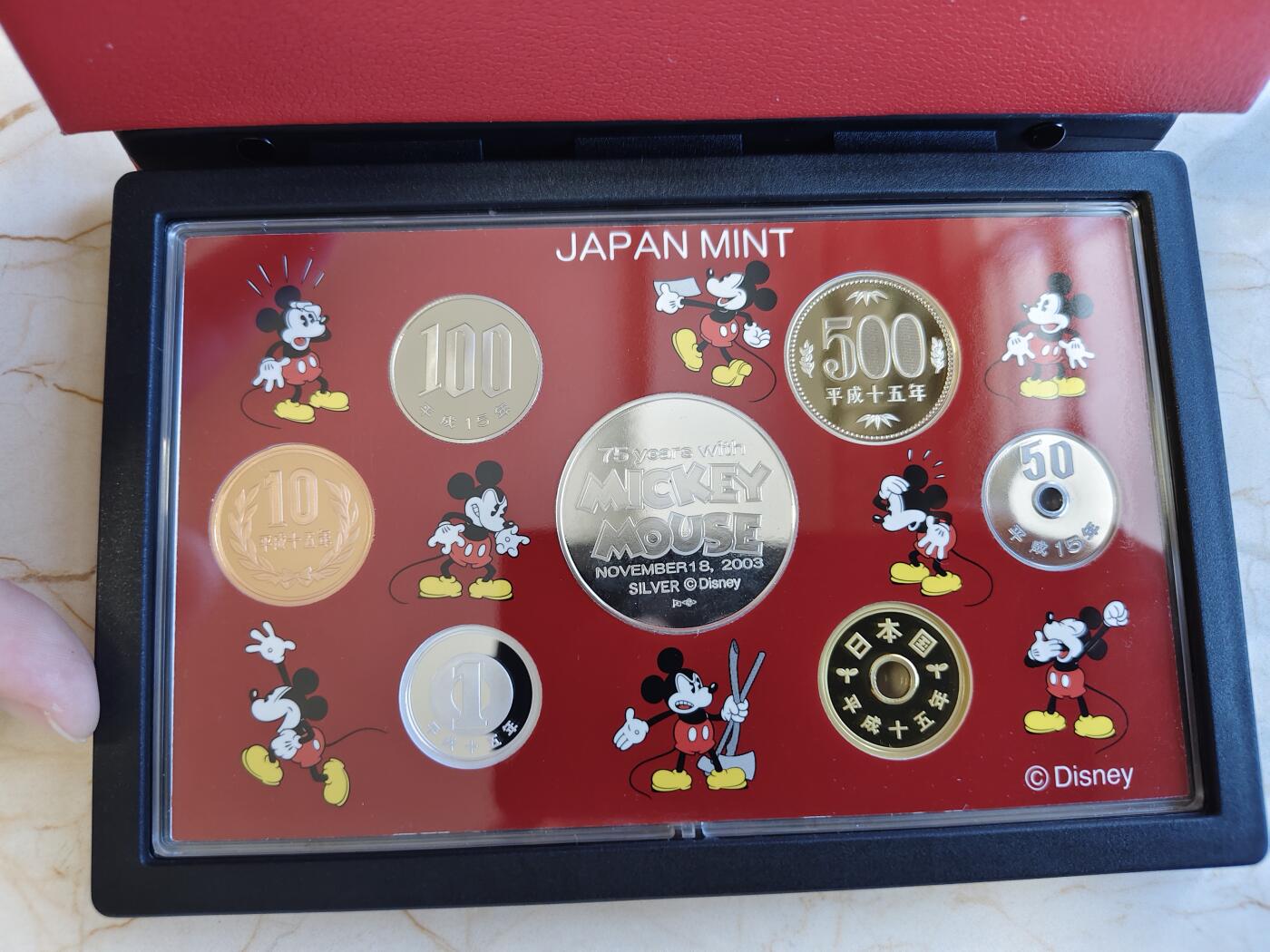第165期拍卖【长期征集拍品】 日本2003年精制套币带彩色银章（925银20克） 米奇75周年 发行量：7万套