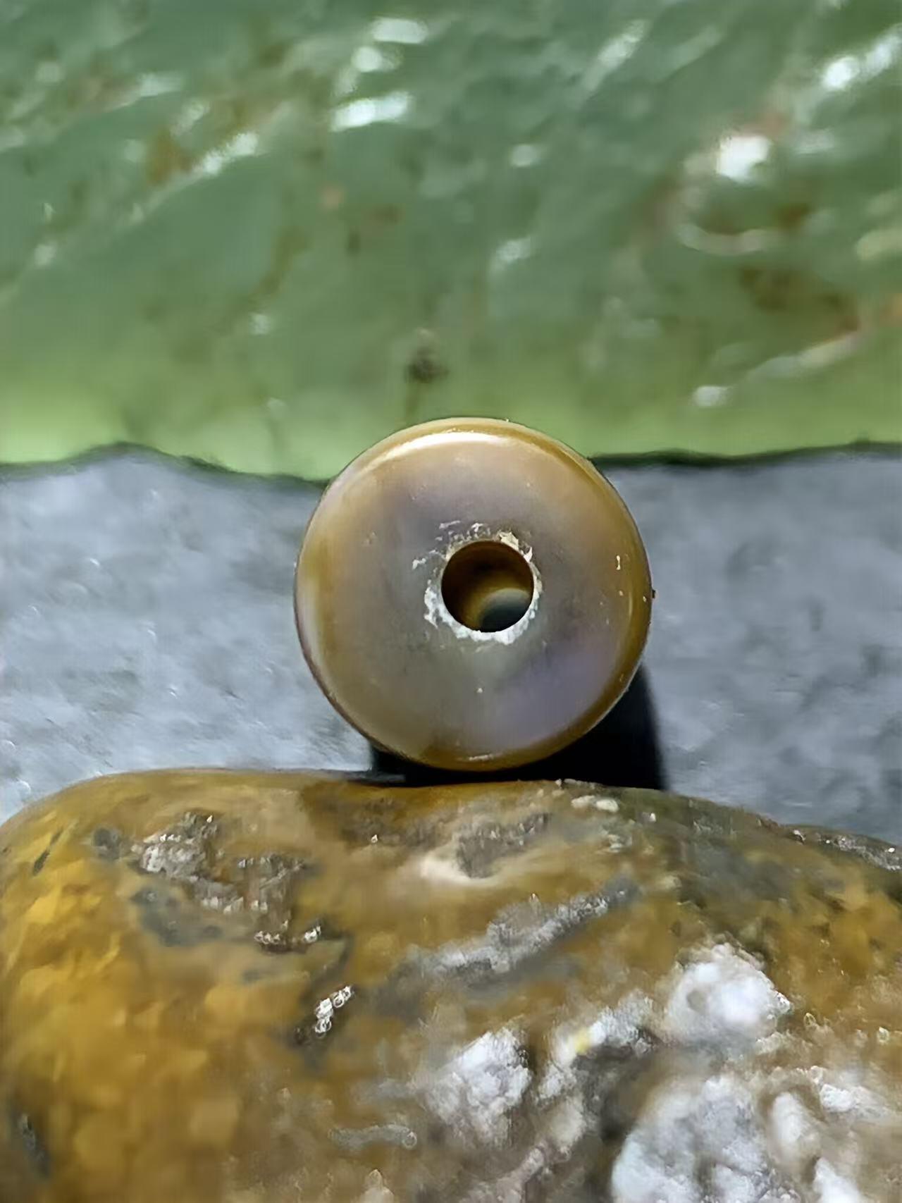 精美千层纹缠丝玛瑙直桶，桶珠一个，