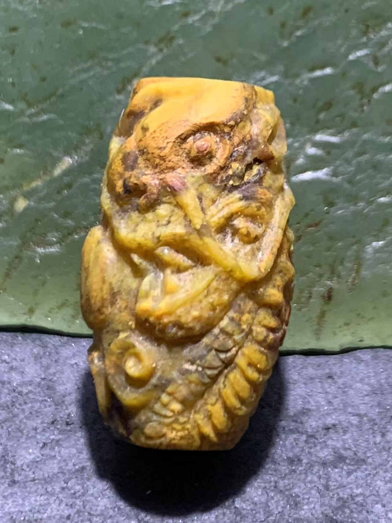 精美亚光草花纹战国红玛瑙手工俏色巧雕龙戏珠桶珠一颗！