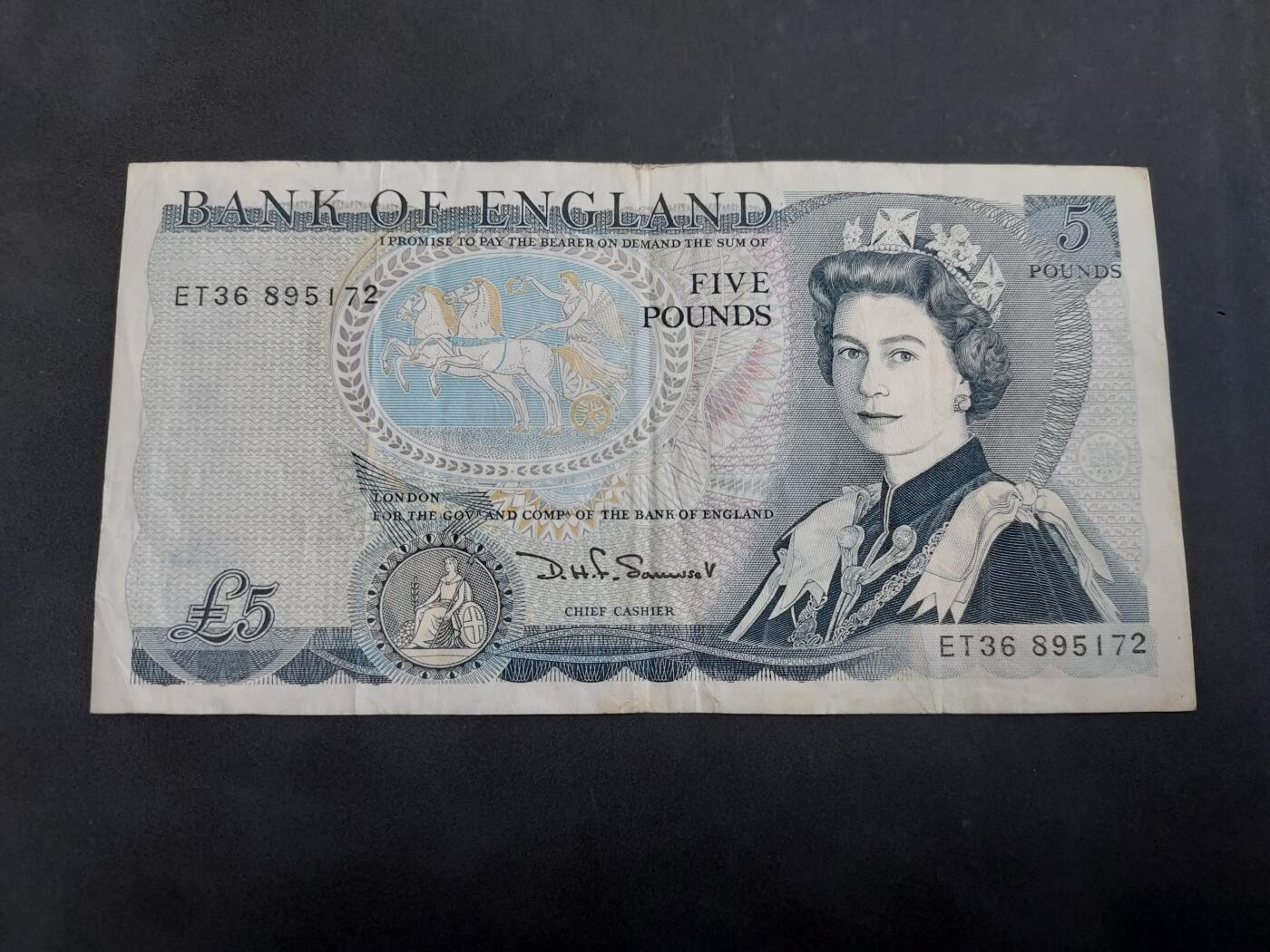 博彦收藏 7月14日钱币专场 英国 女皇旧版 5镑 流通品