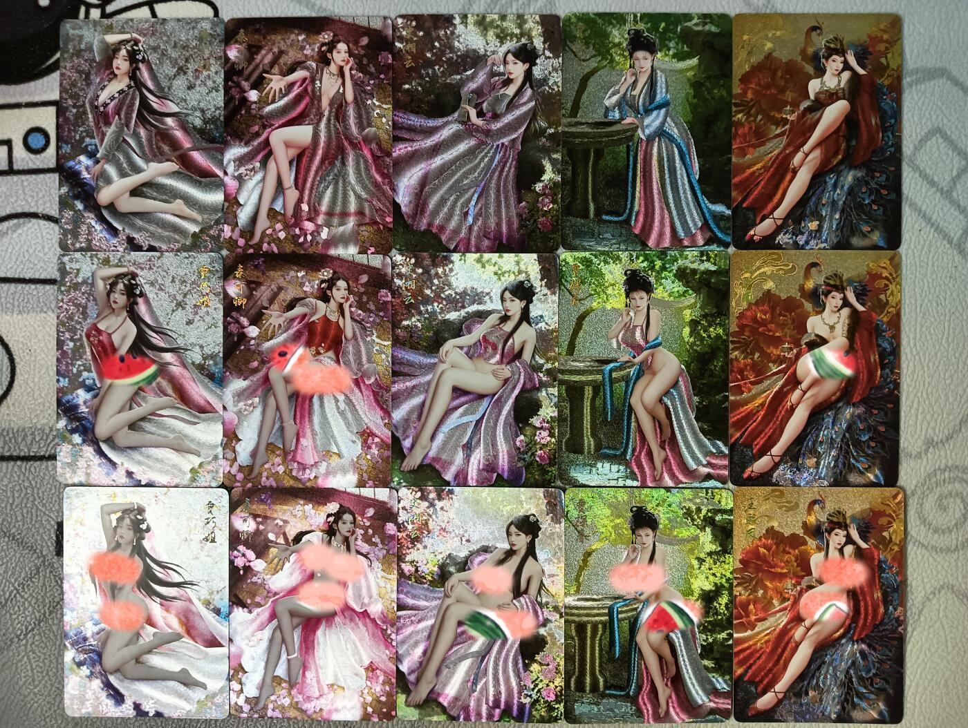 花开卡拍第29期（品控勿拍!!!拍品不寄存，运费5元，自制卡难免瑕疵，可能存在轻微撞角爆边等出厂瑕疵，品控介意勿拍！） 燎原卡牌 如梦令红楼一梦粗闪一套39张 十二钗加警幻仙子 每个人物三渐变
