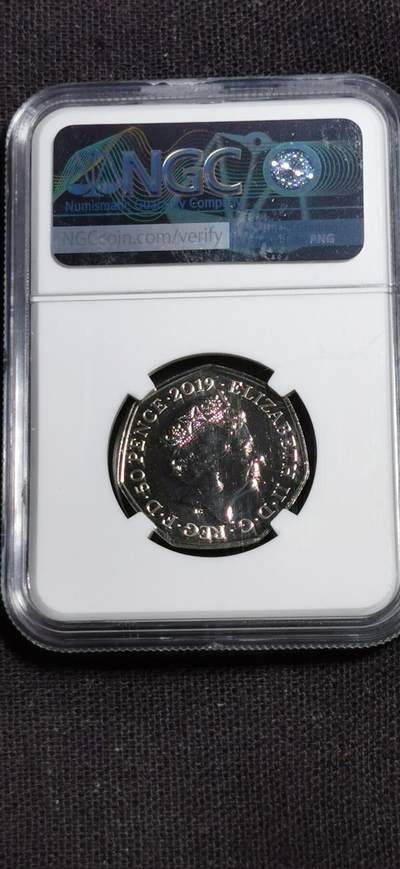 刘世昌艺术品销售中心～虎踞龙蟠*金杨在线联拍群第521期 英国2019年“史蒂芬霍金.黑洞”50便士纪念币（NGC   MS66DPL    串号：6415595-032）1枚，原卡册。