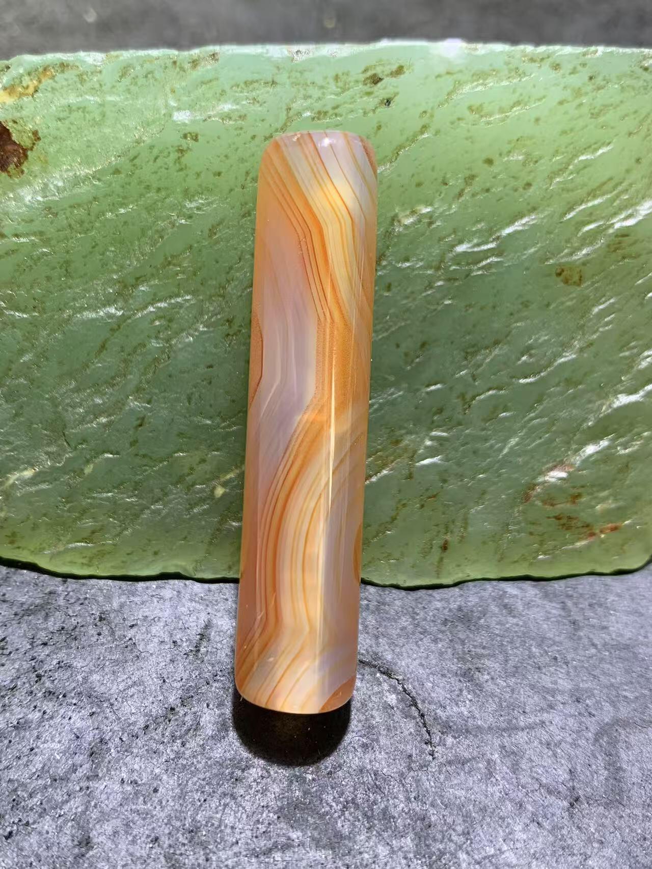 精美高玉化风化纹天眼缠丝玛瑙随形珠一颗。