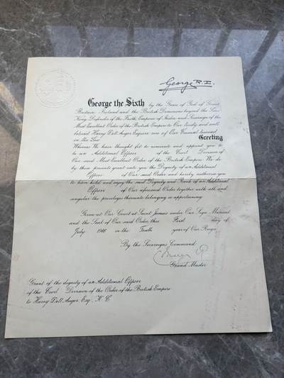 盛世勋华——号角文化勋章邮票专场拍卖第266期 - 英国1946年大英帝国OBE 勋章证书，乔治六世版，带乔治国王签名 授予加拿大检察官安格，表彰其为加拿大监察系统的贡献