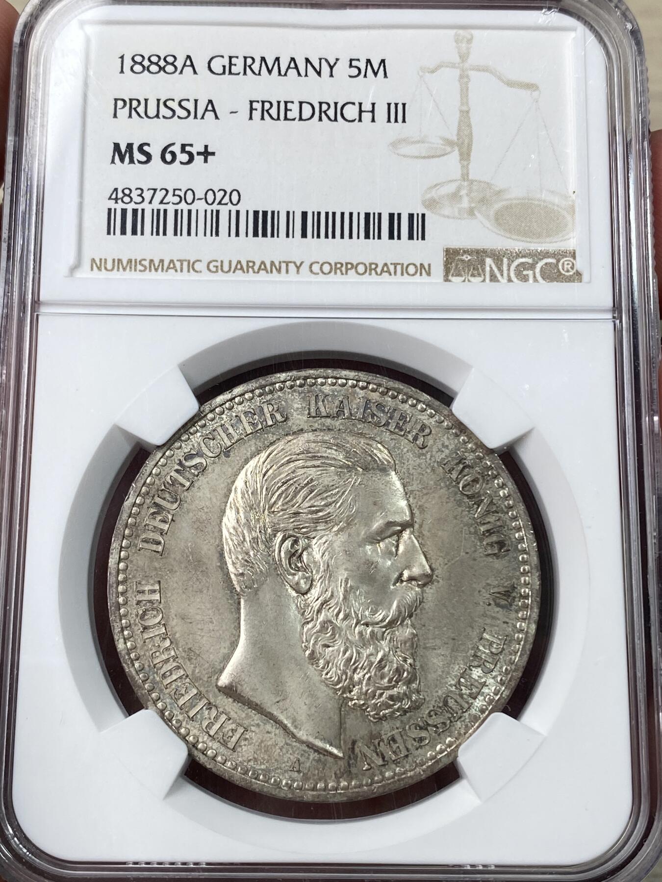 万国钱币拍卖第049期（万国夏季大拍） NGC MS65+ 1888年德国普鲁士三皇之年腓特烈三世短翅5马克 短翅马克经典之作 原味淡彩转光 肉眼无暇状态 无限逼近66的GEM品质