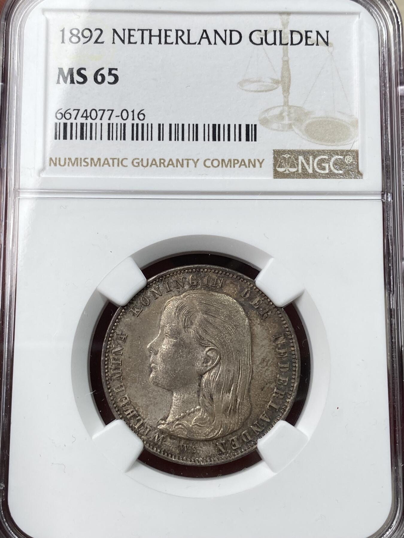万国钱币拍卖第049期（万国夏季大拍） NGC MS65 1892年荷兰王国威廉敏娜女王少女头像1盾银币 极度舒适的原味深五彩BU级状态 少女发丝飘逸柔顺