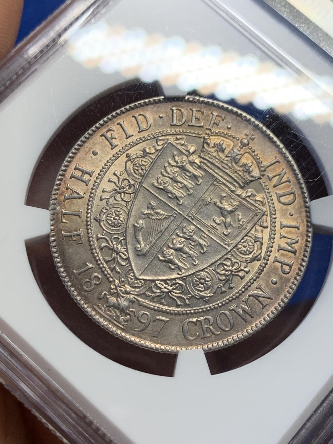 《竞宝斋》第398场 周日，周一，2场连拍 （全场包邮） NGC UNC 英国1897年维多利亚披纱半克朗银币 五彩包浆 细节极好