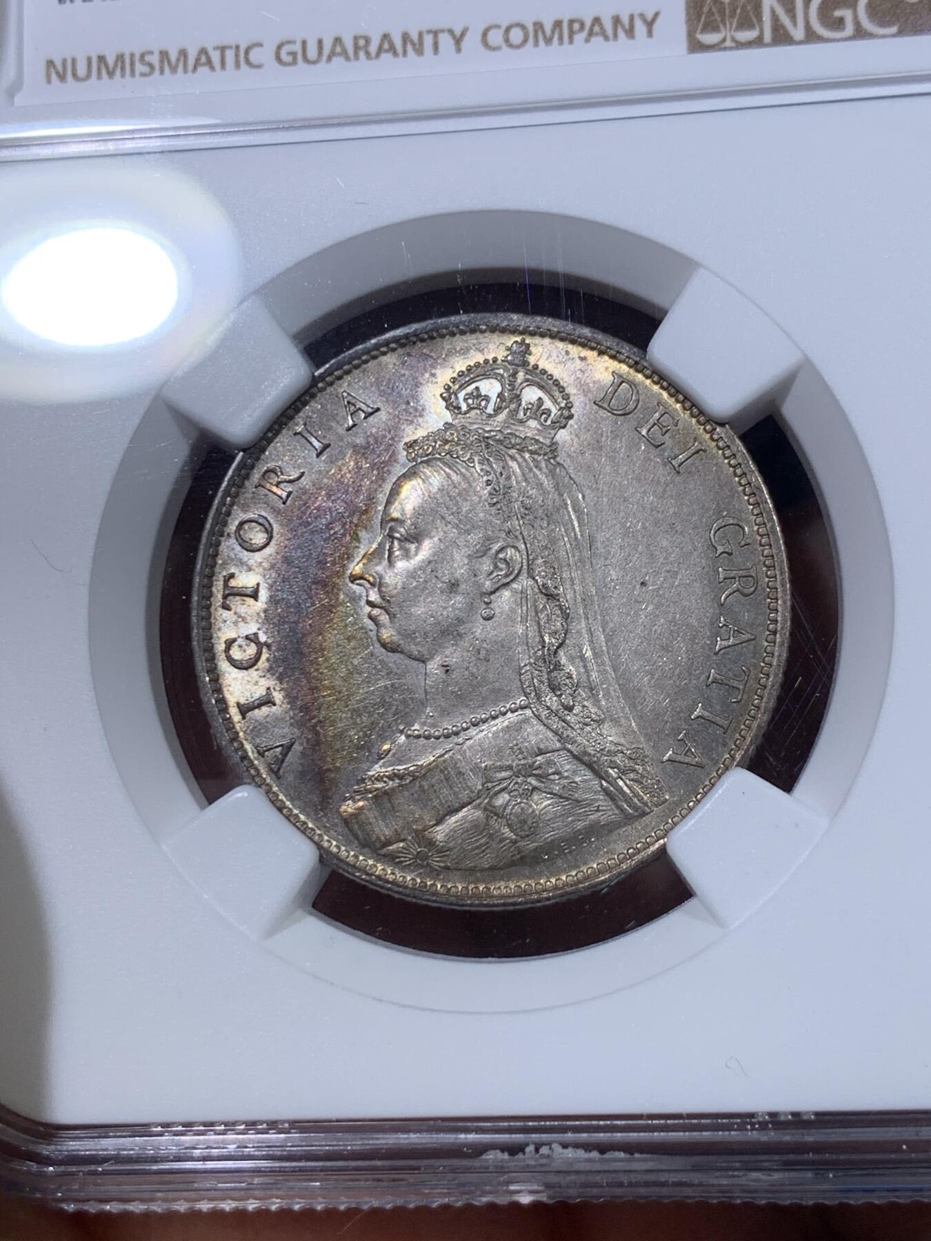 《竞宝斋》第398场 周日，周一，2场连拍 （全场包邮） NGC MS61 英国1887维多利亚弗洛林，正面五彩月牙包浆，带银霜，背面黑彩，正反相得益彰，宛若天边一抹晚霞绚丽