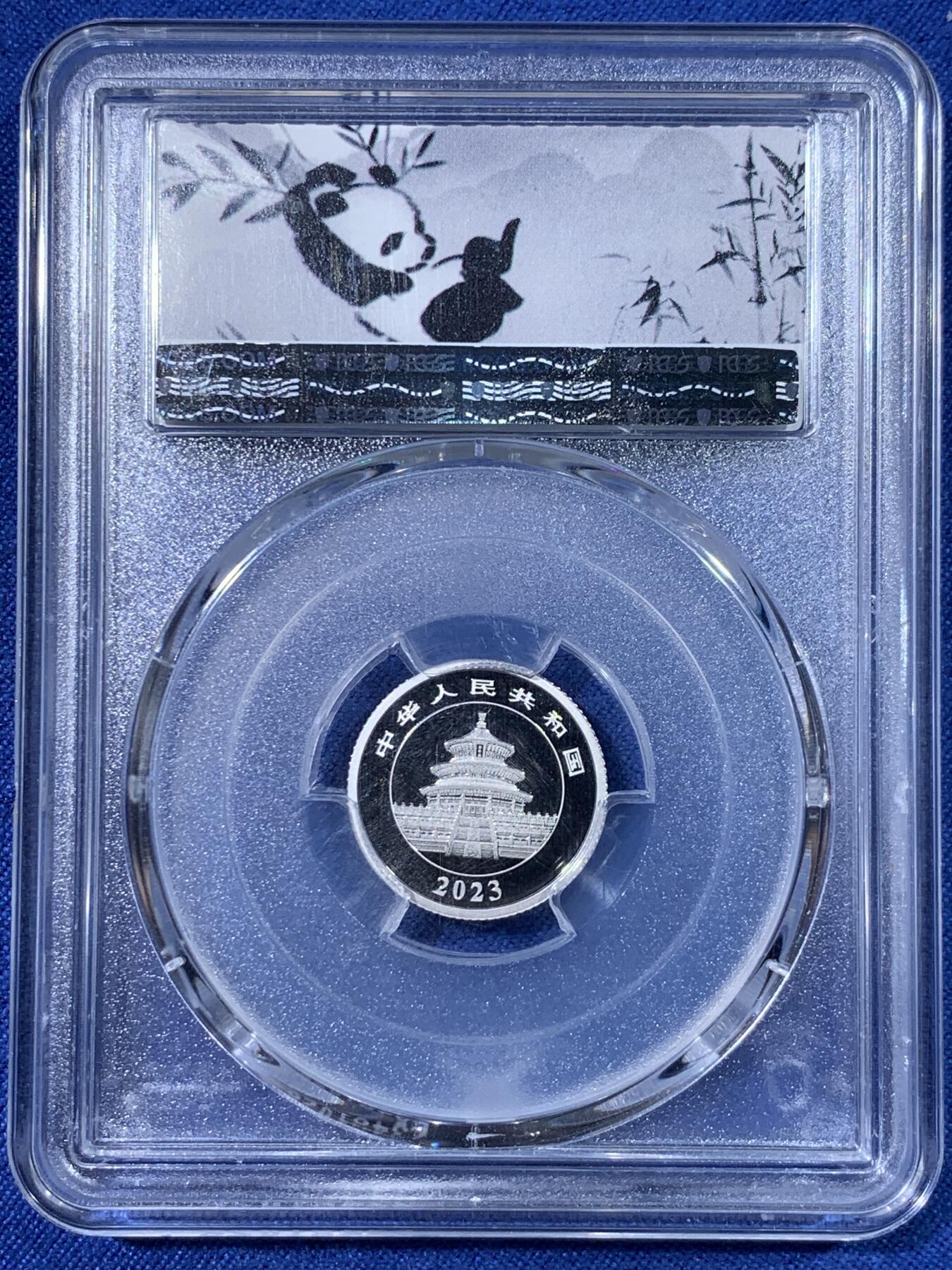 《竞宝斋》第398场 周日，周一，2场连拍 （全场包邮） PCGS PR70DCAM 中国 2023年 3克熊猫铂币，发行量3万枚，限定熊猫盒，铂金行情抬头 收藏投资价值高