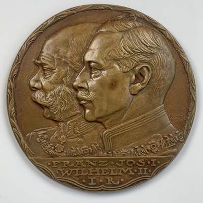 掌中浮雕-藏着的欧洲第031场 - 德国章牌大师卡尔.哥茨作品：1914年一战德奥军事同盟纪念大铜章，83mm，经典品种。正面为奥匈帝国皇帝弗朗茨和德意志帝国皇帝威廉二世