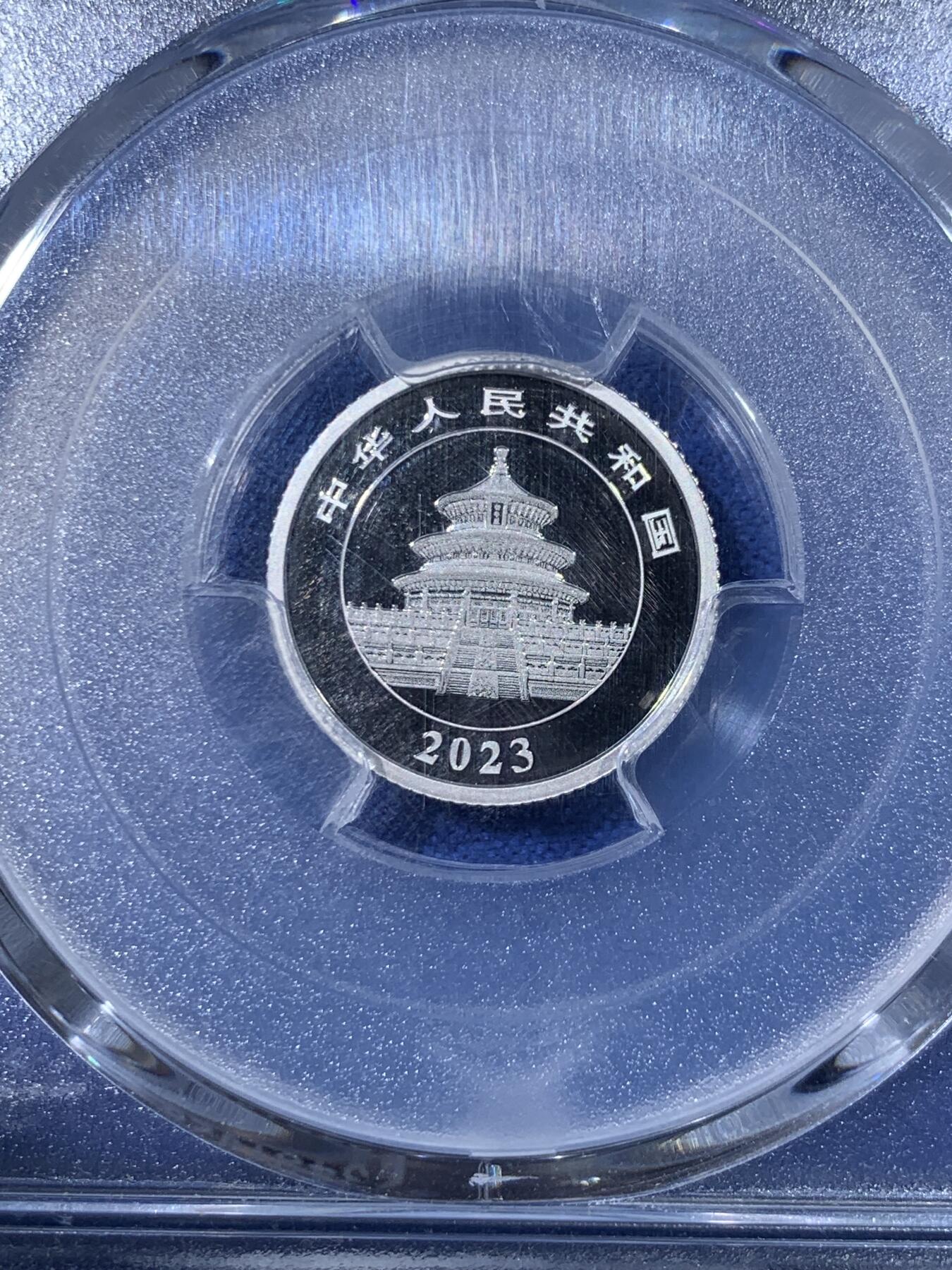 《竞宝斋》第398场 周日，周一，2场连拍 （全场包邮） PCGS PR70DCAM 中国 2023年 3克熊猫铂币，发行量3万枚，限定熊猫盒，铂金行情抬头 收藏投资价值高
