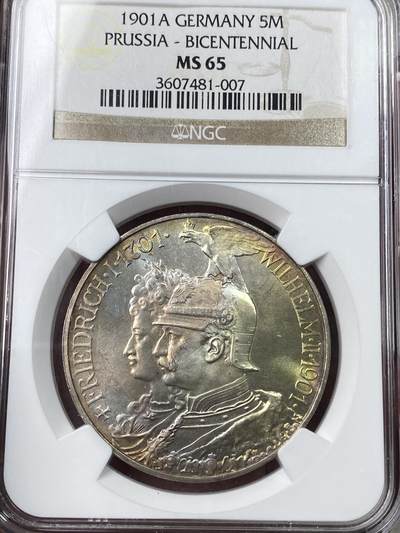 万国钱币拍卖第049期（万国夏季大拍） - NGC MS65 1901年德国普鲁士建国200周年长翅5马克 普鲁士经典品种 罕见七色彩虹包浆 顶级视觉享受