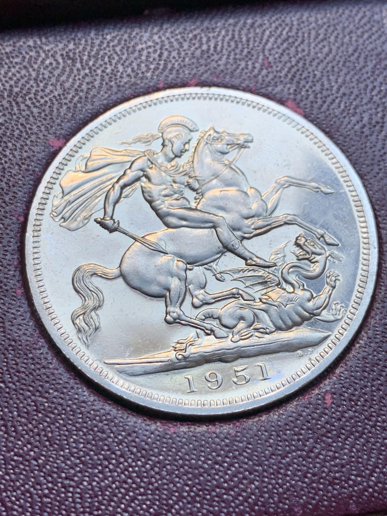 《竞宝斋》第398场 周日，周一，2场连拍 （全场包邮） 英国 最后的 镍马剑 1951 带红盒证书 细节见图