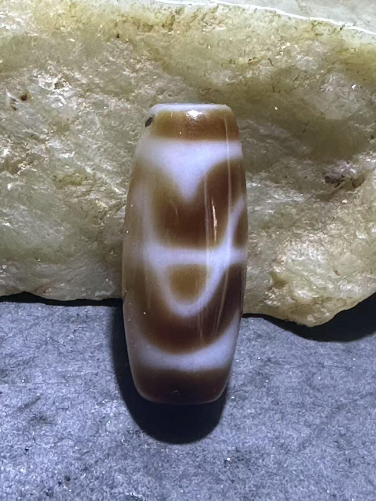 仅此一颗，藏传六瓣莲花虎牙随形天珠一颗