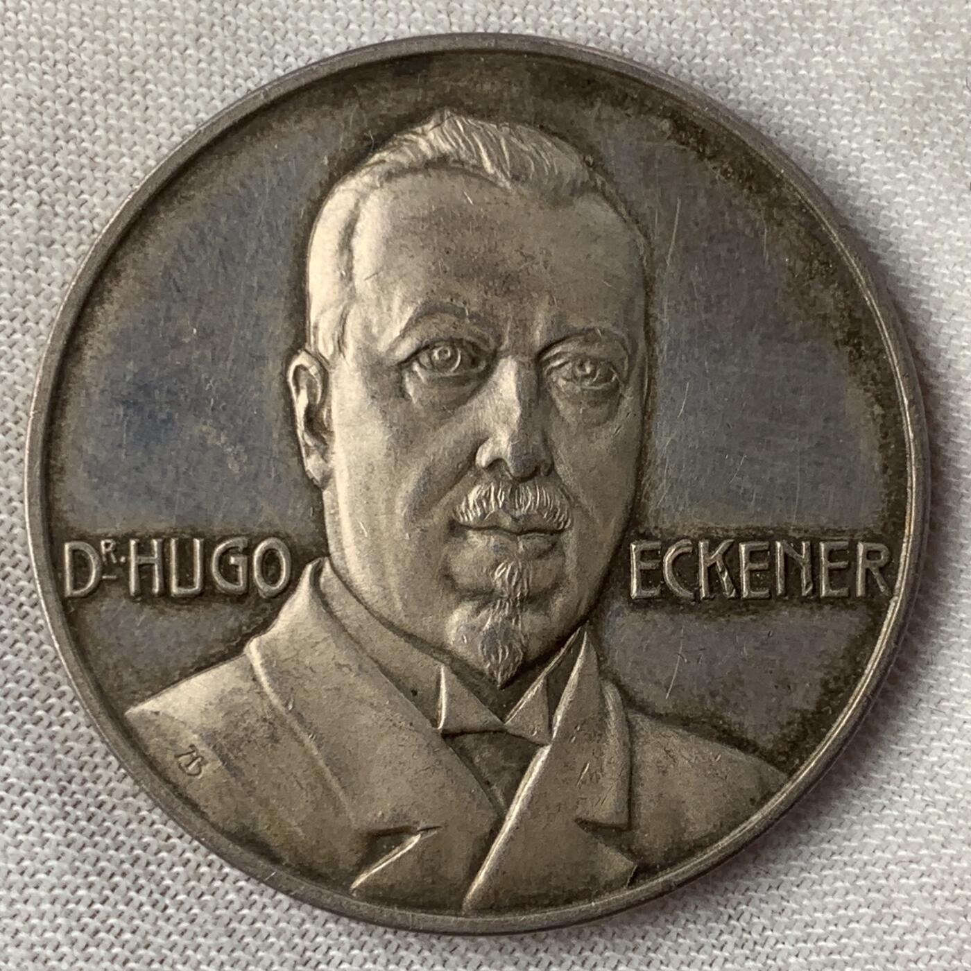 掌中浮雕-藏着的欧洲第031场 1924年德国齐柏林飞艇银章，34mm，15g