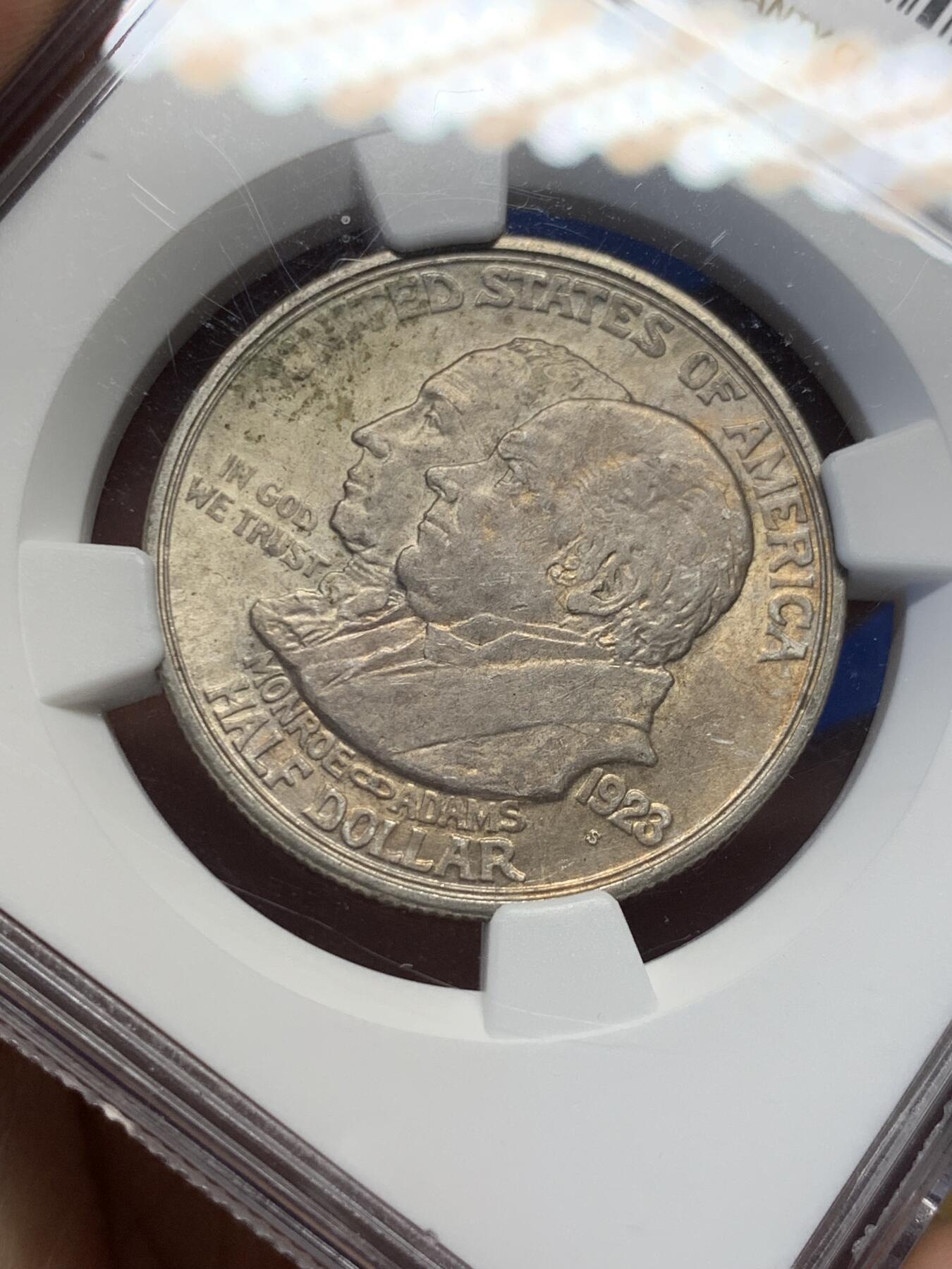 《竞宝斋》第398场 周日，周一，2场连拍 （全场包邮） NGC-AU58 美国 1923年 50美分 主题：纪念美国第五任总统詹姆斯·门罗，提出著名的门罗主义“美洲是美洲人民的美洲”，背面图案拟人化设计，南北美洲手拉手设计非常精妙