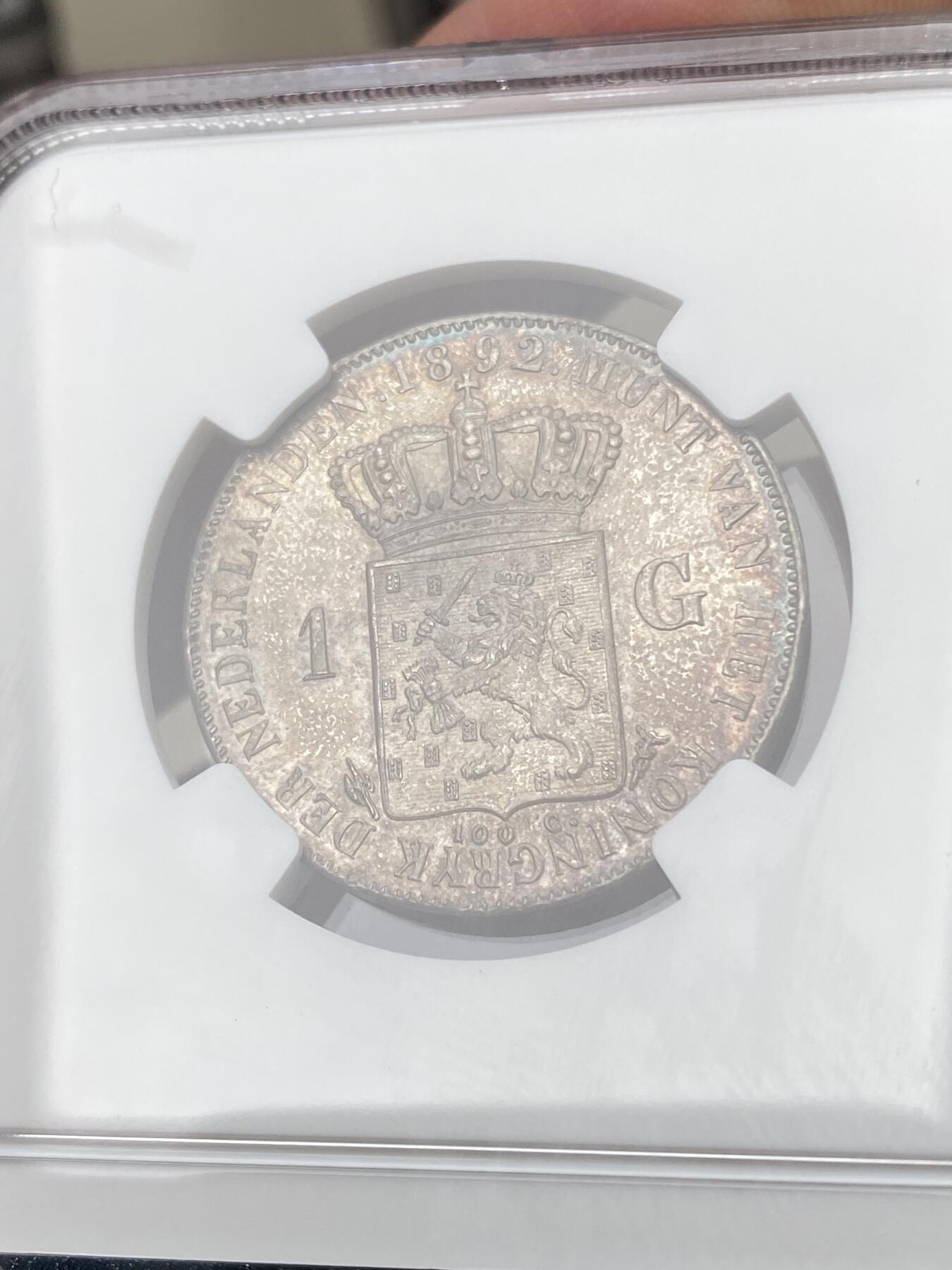 万国钱币拍卖第049期（万国夏季大拍） NGC MS65 1892年荷兰王国威廉敏娜女王少女头像1盾银币 极度舒适的原味深五彩BU级状态 少女发丝飘逸柔顺
