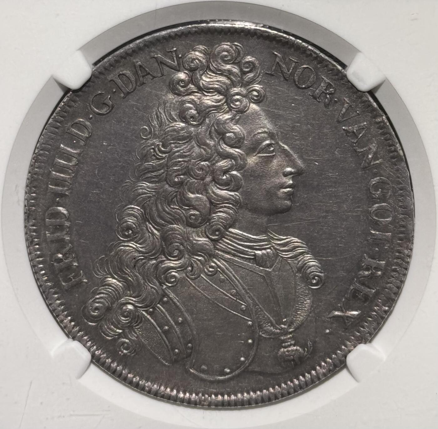 丹麦1704年弗雷德里克四世1SD大银币 NGC MS61 