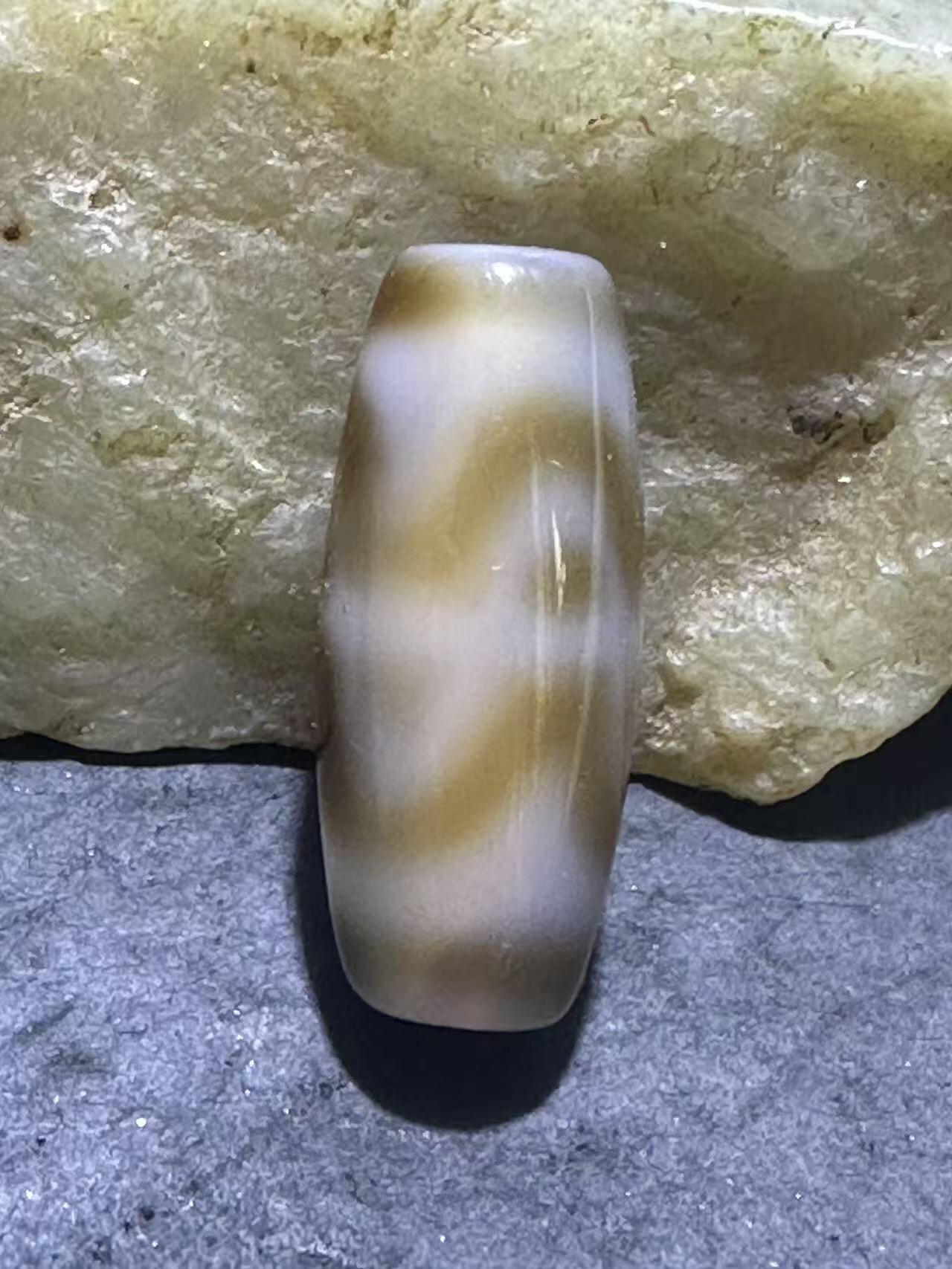 仅此一颗，藏传六瓣莲花虎牙随形天珠一颗