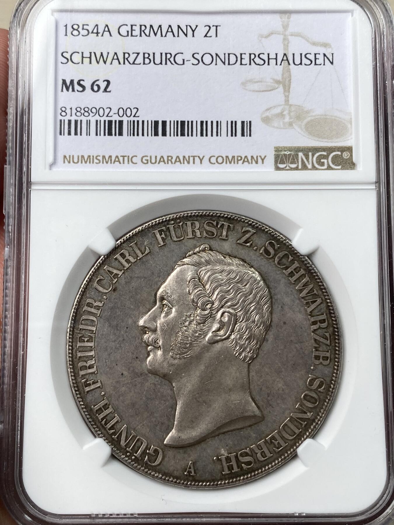 万国钱币拍卖第049期（万国夏季大拍） NGC MS62 1854年德国施瓦茨堡-桑德斯豪森野人流通2泰勒 德邦2泰勒系列中最具人气的品种之一 无论工艺还是设计都堪称德邦2泰勒的巅峰之作  独特的纹章设计令人过目难忘 原味均匀欧陆淡彩 典藏级品质