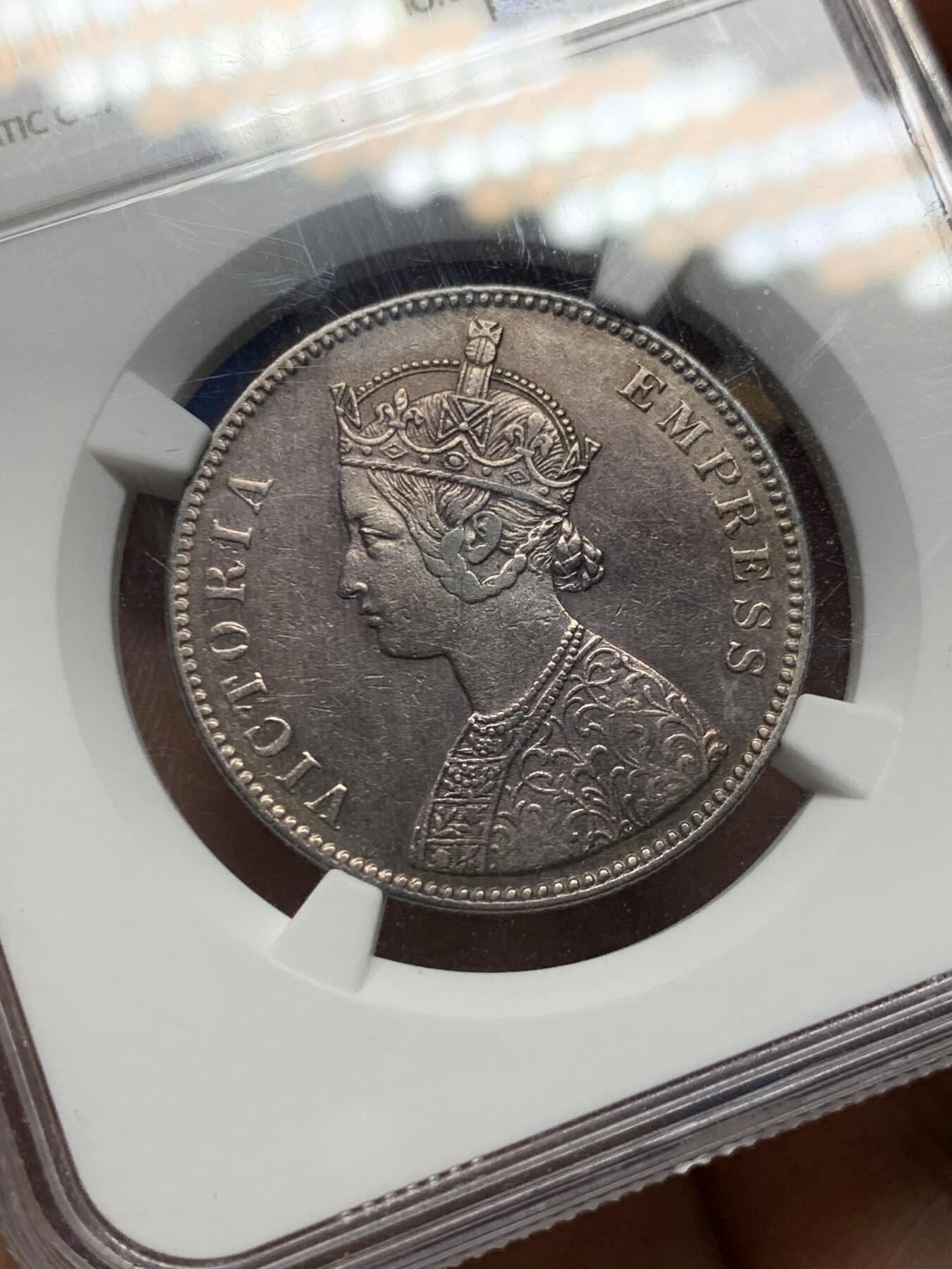 《竞宝斋》第398场 周日，周一，2场连拍 （全场包邮） NGC AU 英属印度 1877年 维多利亚 1卢比银币 细节好带包浆 少见