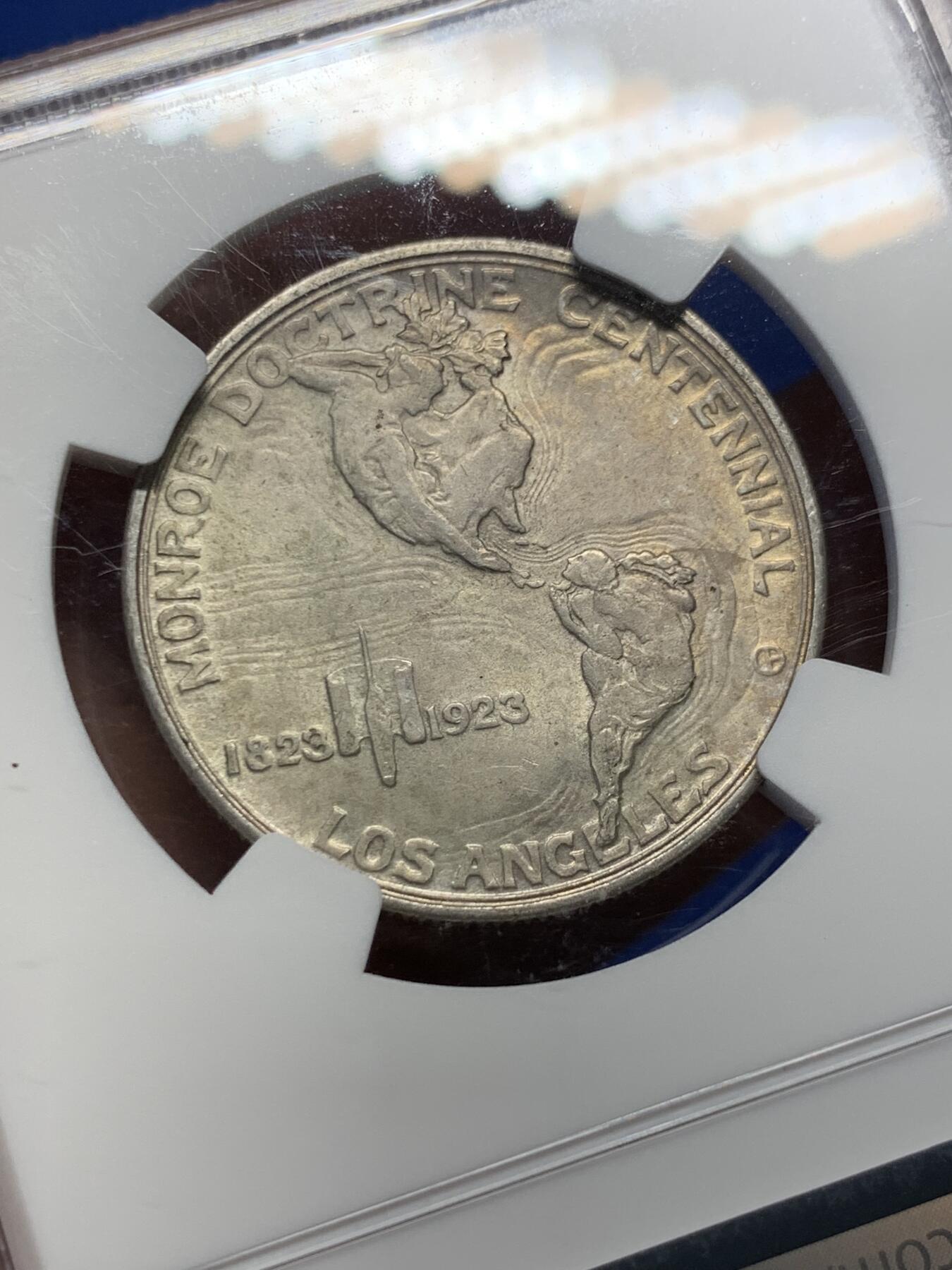 《竞宝斋》第398场 周日，周一，2场连拍 （全场包邮） NGC-AU58 美国 1923年 50美分 主题：纪念美国第五任总统詹姆斯·门罗，提出著名的门罗主义“美洲是美洲人民的美洲”，背面图案拟人化设计，南北美洲手拉手设计非常精妙