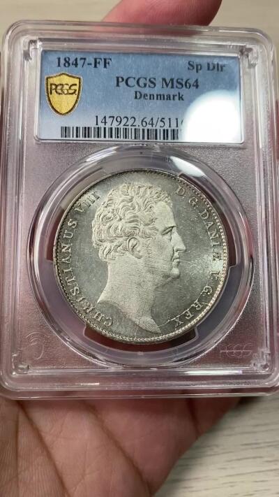 万国钱币拍卖第049期（万国夏季大拍） PCGS MS64 1847丹麦克里斯蒂安八世野人护盾达勒 设计非常出彩的一款北欧大银 野人纹章兼具了观赏性和趣味性 人像喷砂底板类镜面质感 PC唯一冠军。