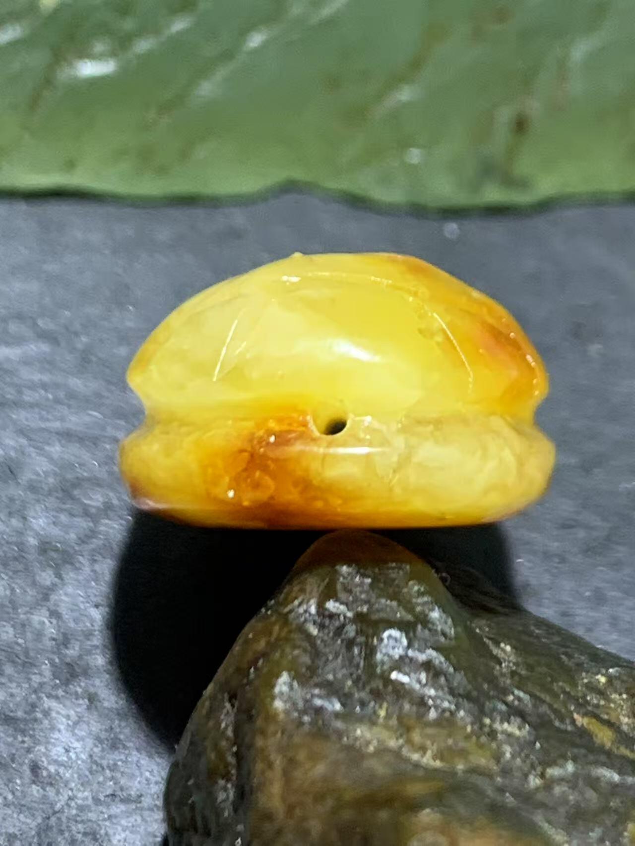 精美天然乌克兰蜜蜡雕刻龟壳寓意，富甲天下，一个，！