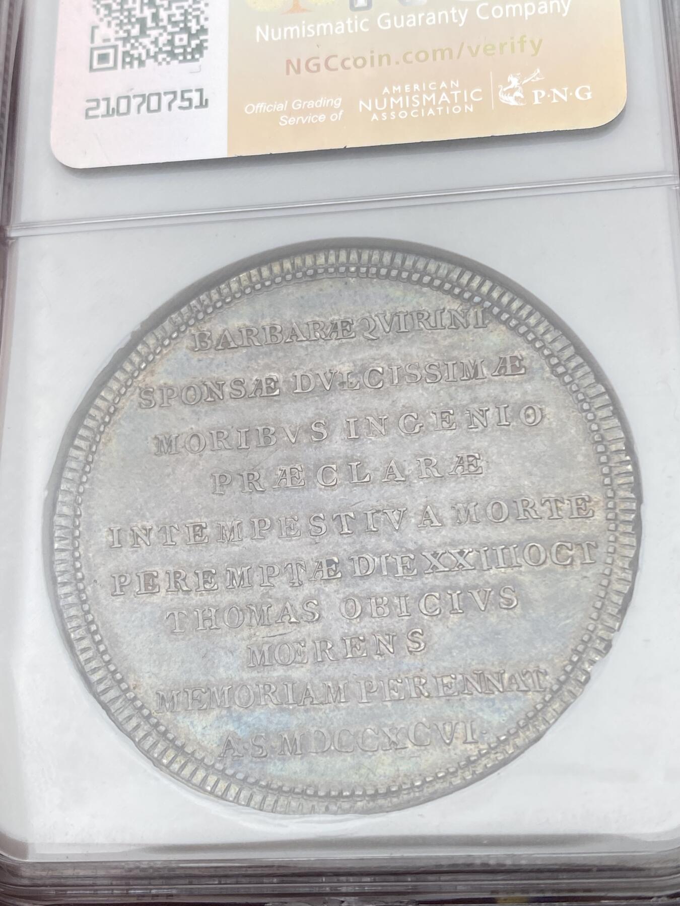 万国钱币拍卖第049期（万国夏季大拍） NGC MS62 1796年意大利托斯卡纳地区奥尔恰诺-皮萨诺邦领主托马索·奥比齐悼念亡妻SCUDO大银 末代奥尔其恰诺侯爵，贵族铸币，弗洛伦萨造币厂代铸，十多年来NP唯一一枚MS记录，仅有一枚标注了FDC的同品种裸币拍了8800欧落槌，到手合人民币8.8万。珍惜度RRRR