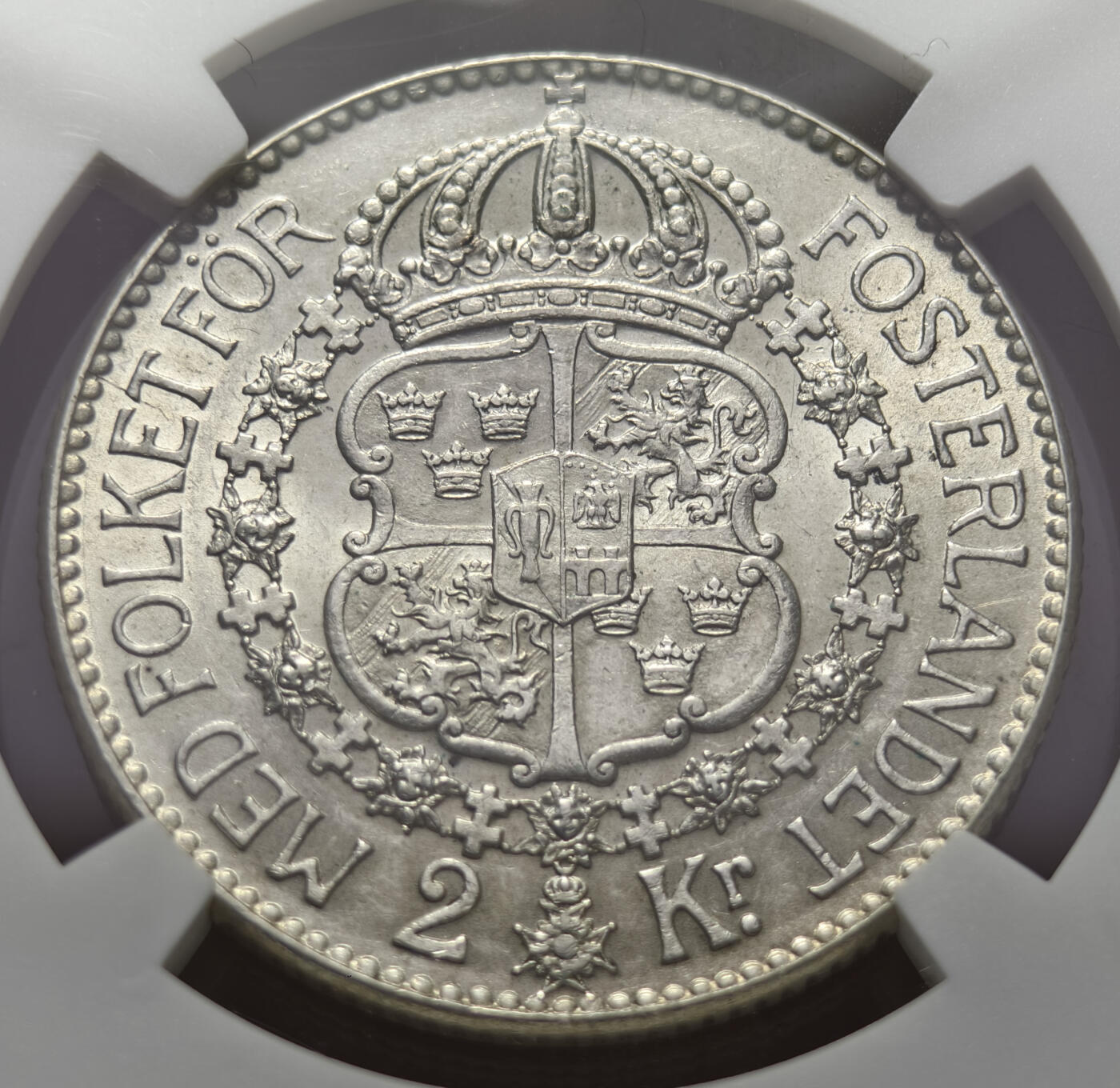 紫瑗钱币——第570期 瑞典 1939年 古斯塔夫五世国王 0.8银 15克 NGC AU58