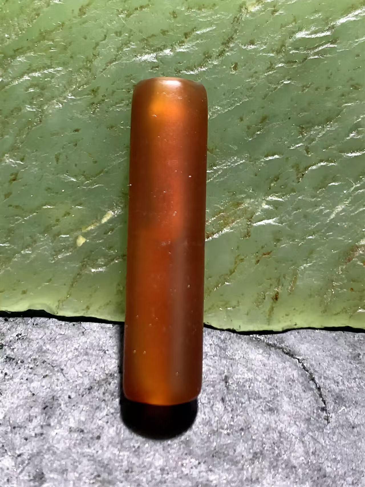精美高玉化酒红色缠丝玛瑙随形直桶，桶珠一颗，