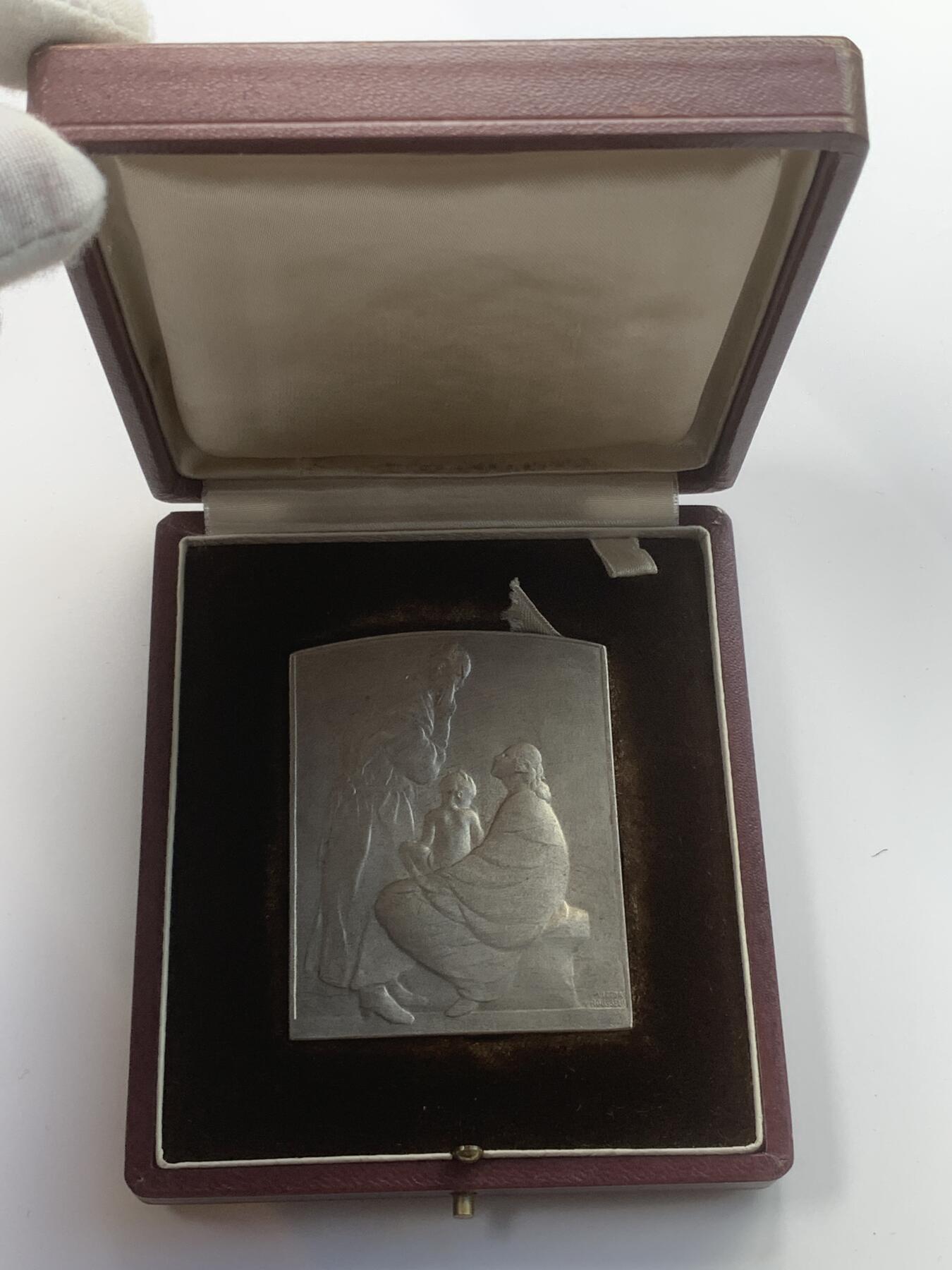 掌中浮雕-藏着的欧洲第031场 1919年比利时装饰艺术奖章，68*54mm，111g