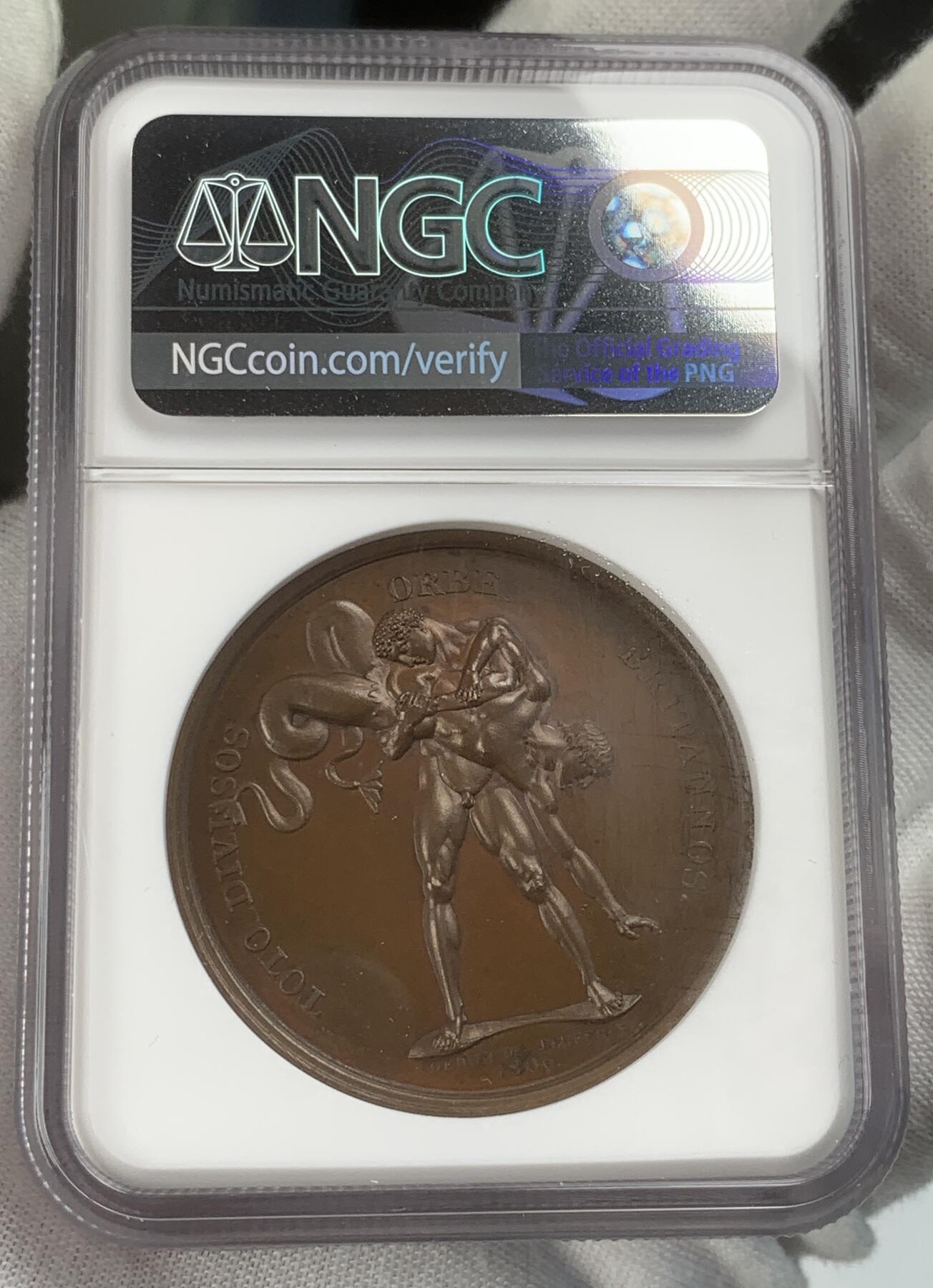掌中浮雕-藏着的欧洲第031场  NGC MS65 : 拿破仑系列章之1806年大陆封锁英国。目录编号Bramsen 550。40mm , 此品种很罕见。