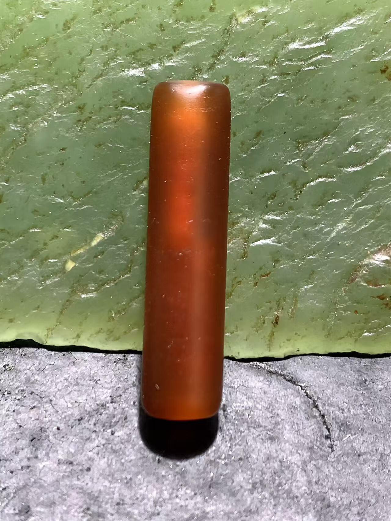 精美高玉化酒红色缠丝玛瑙随形直桶，桶珠一颗，