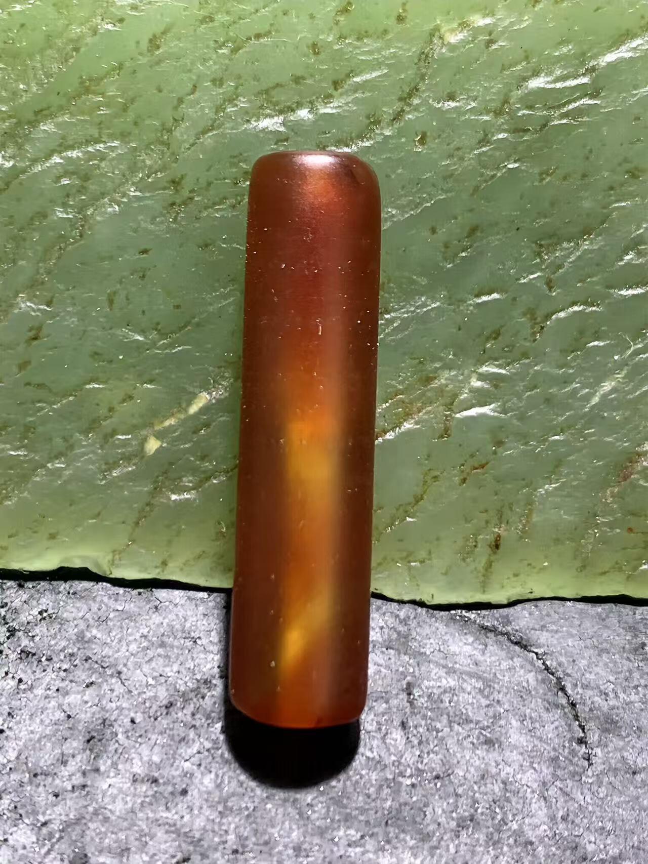 精美高玉化酒红色缠丝玛瑙随形直桶，桶珠一颗，