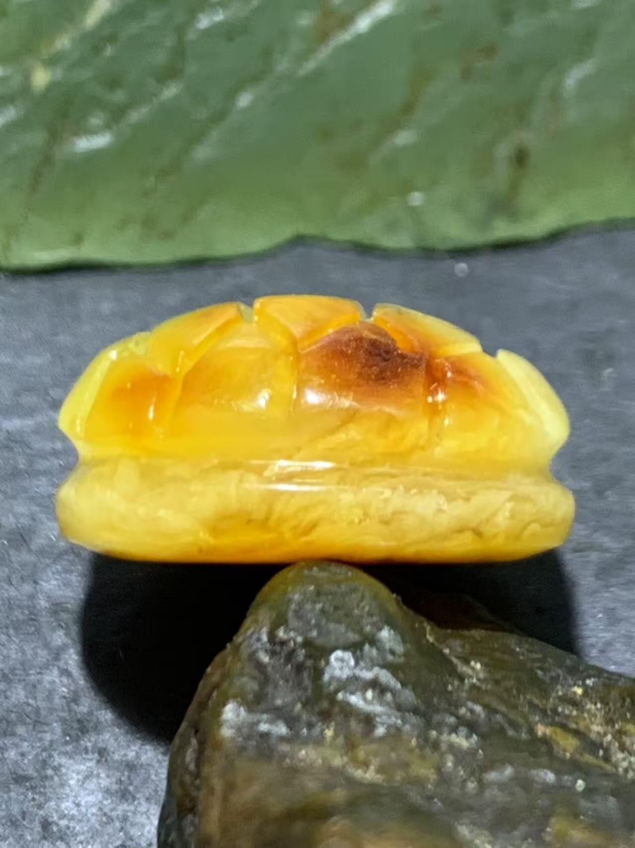 精美天然乌克兰蜜蜡雕刻龟壳寓意，富甲天下，一个，！