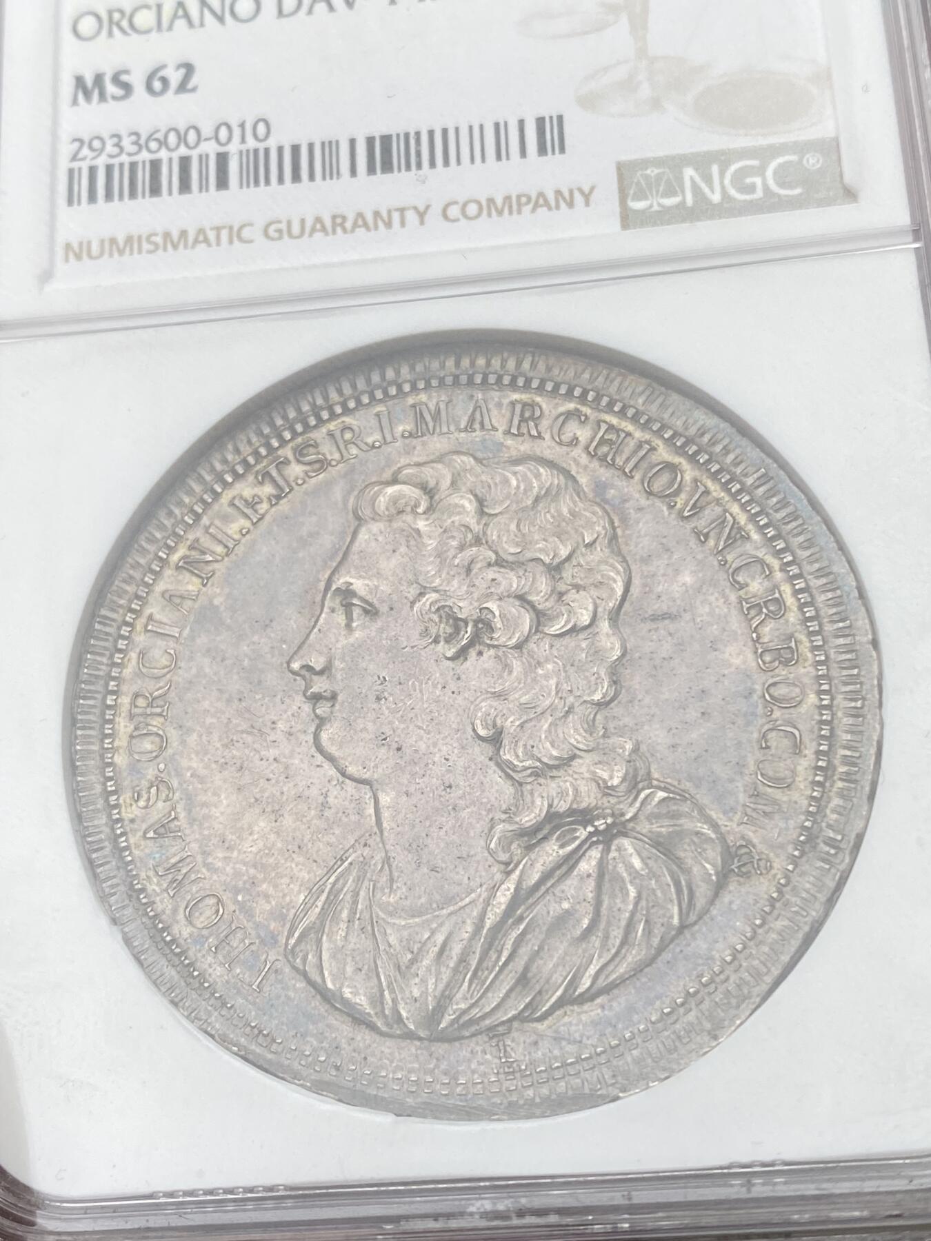 万国钱币拍卖第049期（万国夏季大拍） NGC MS62 1796年意大利托斯卡纳地区奥尔恰诺-皮萨诺邦领主托马索·奥比齐悼念亡妻SCUDO大银 末代奥尔其恰诺侯爵，贵族铸币，弗洛伦萨造币厂代铸，十多年来NP唯一一枚MS记录，仅有一枚标注了FDC的同品种裸币拍了8800欧落槌，到手合人民币8.8万。珍惜度RRRR